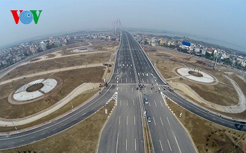 Overview of Nhat Tan Bridge and Hanoi’s most modern road - ảnh 9